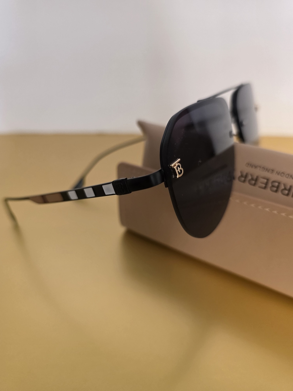 Burberry Black Gradient Aviator Sunglasses - Men